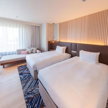 Hotel Springs Makuhari Premier Chiba Bagian luar foto