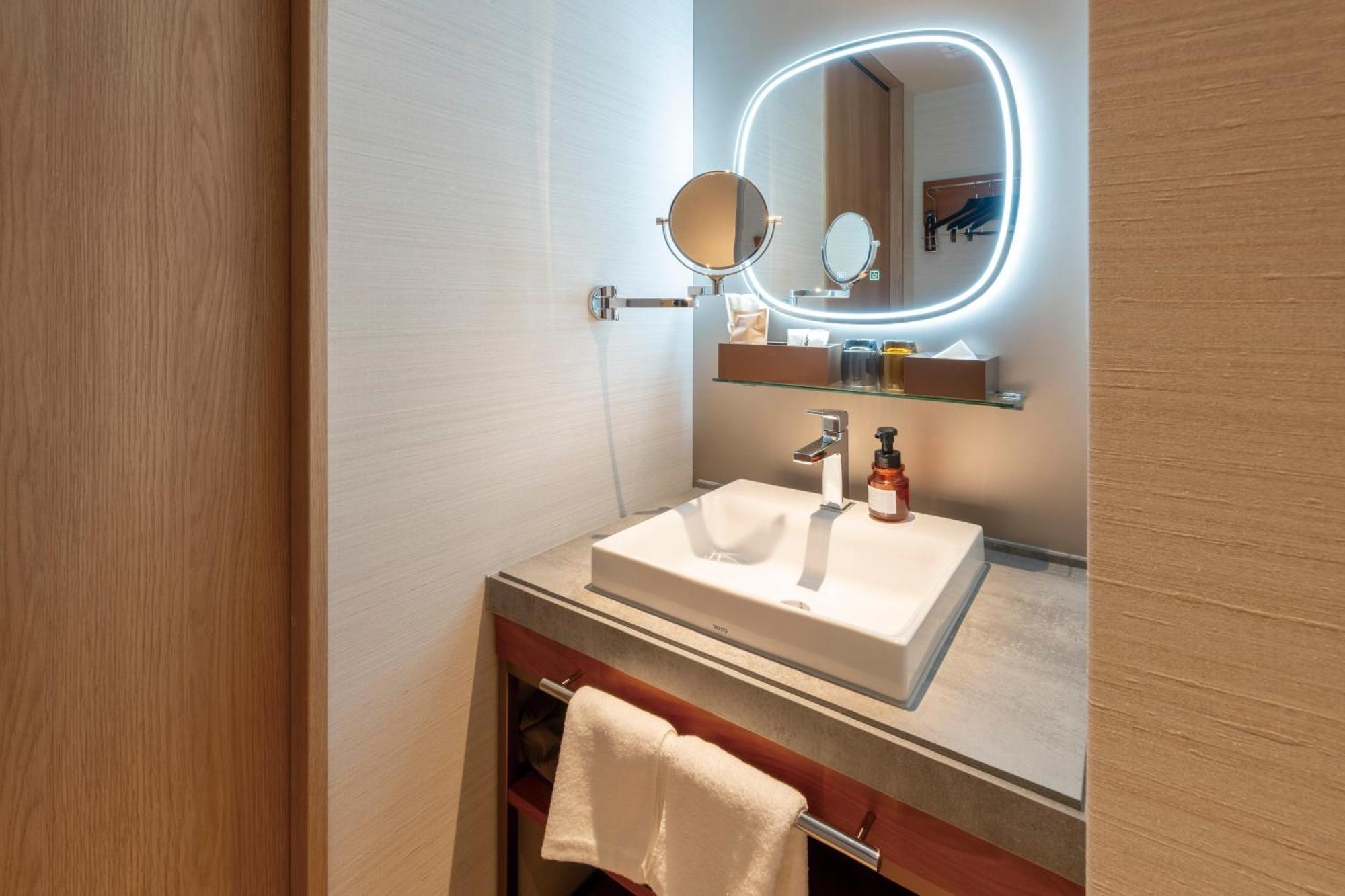 Hotel Springs Makuhari Premier Chiba Bagian luar foto