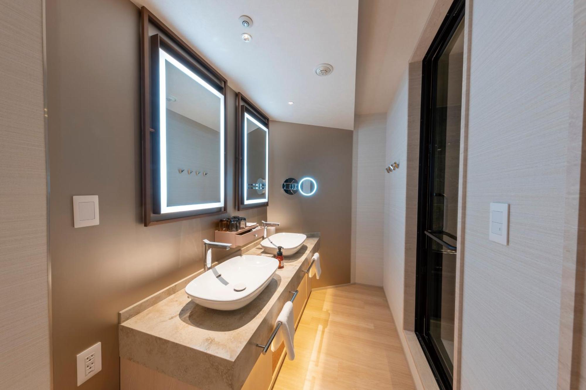 Hotel Springs Makuhari Premier Chiba Bagian luar foto